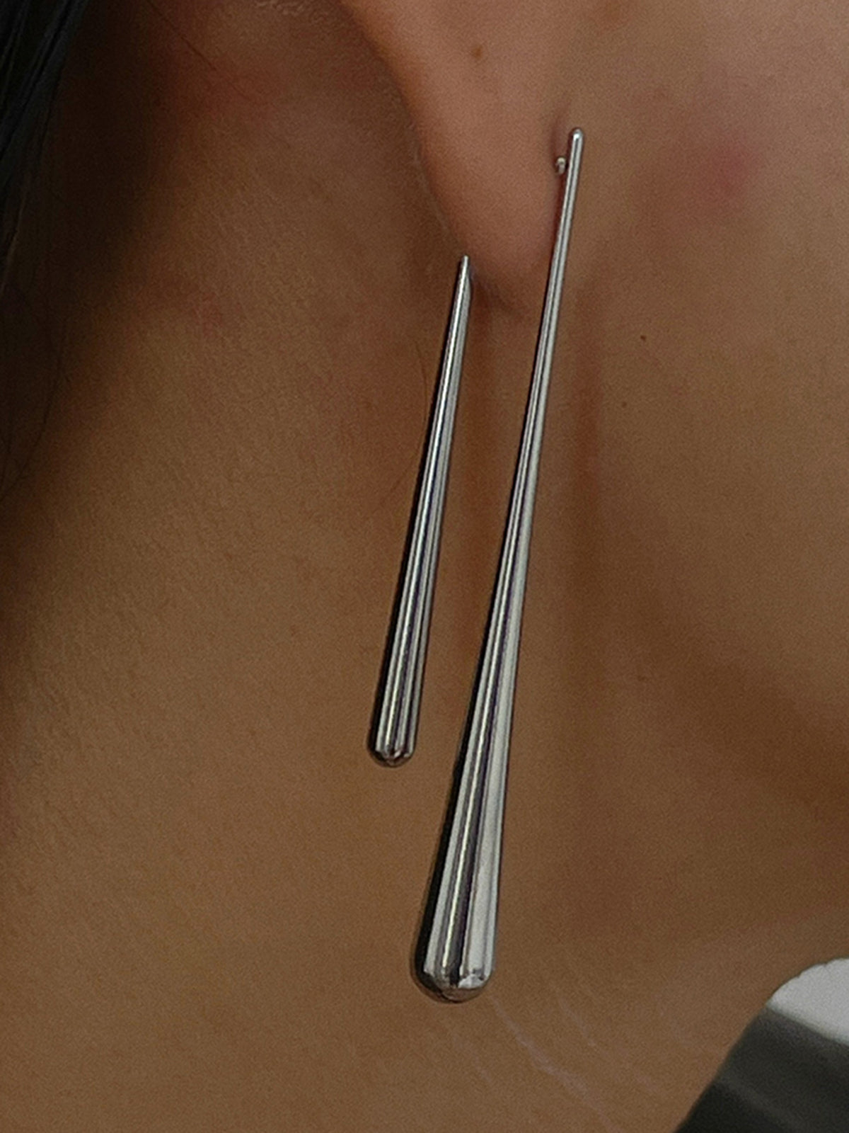 Oorbellen Asymmetrisch Goud Druppelvorm Titaniumstaal – Unieke Trend