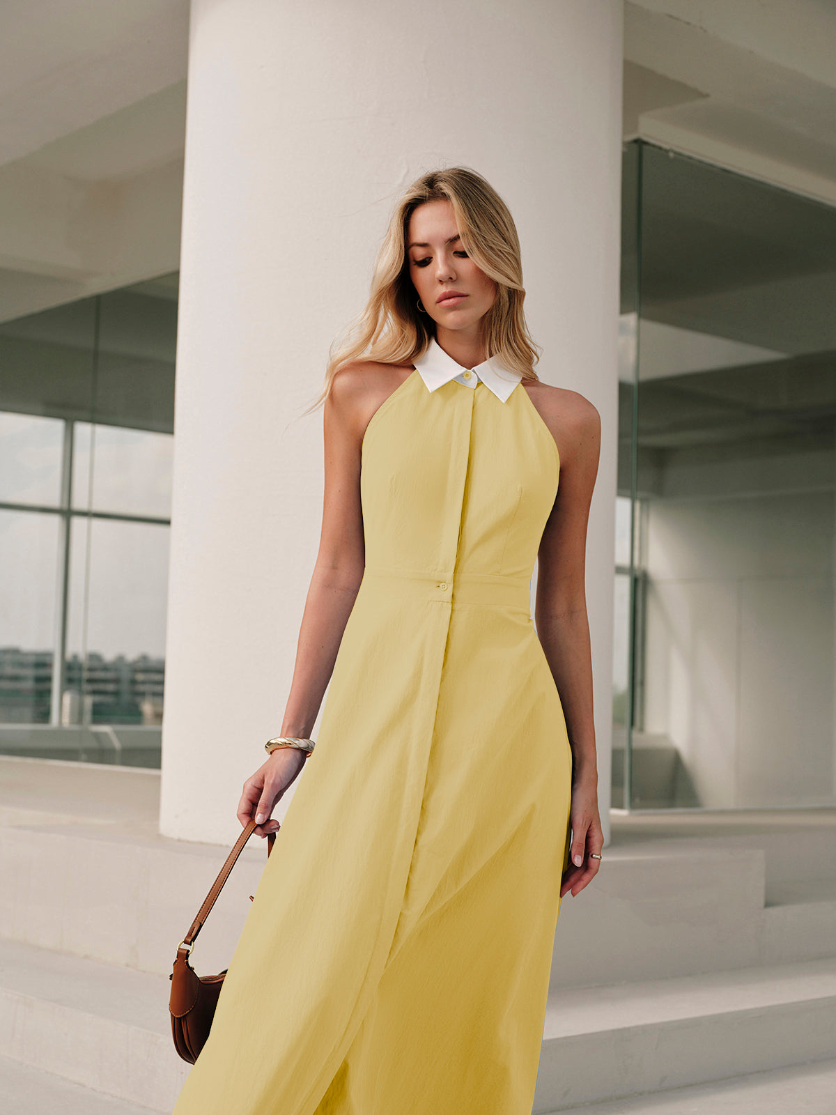 Maxi jurk mouwloos met kraag knoopsluiting zomer elegant casual modern