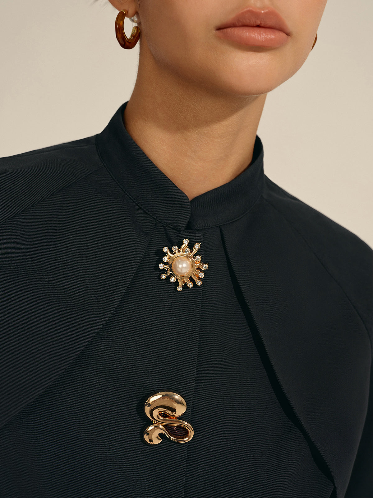 Cropped Blouse met Metalen Details