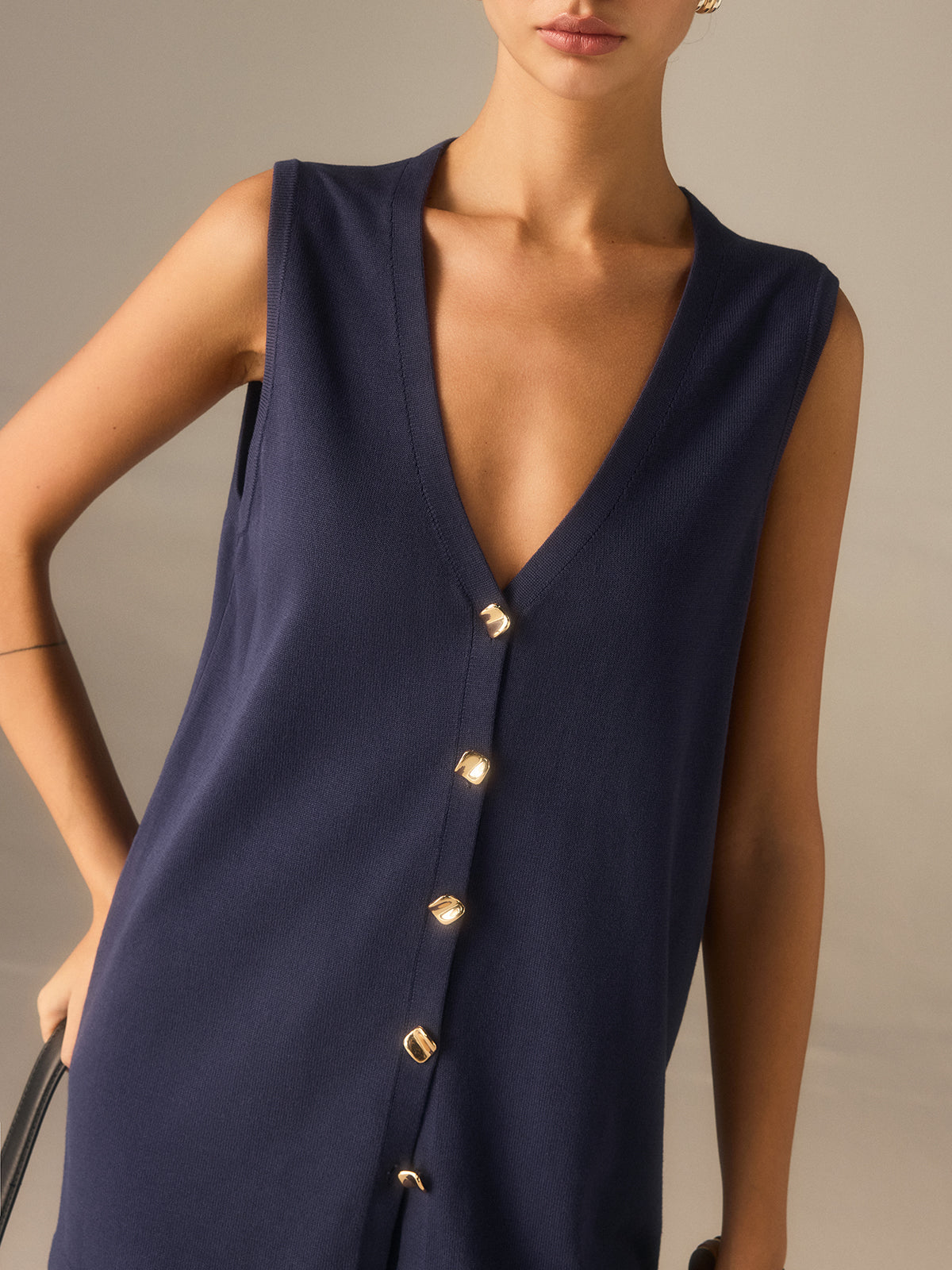 Gebreide Set met Gouden Knoopjes – Vest & Broek